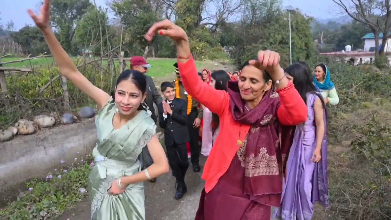 बिलासपुर के गौरव #कैप्टन राकेश चंदेल जी का घर पहुंचने पर जोरदार स्वागत# retirement ceremony#dance 