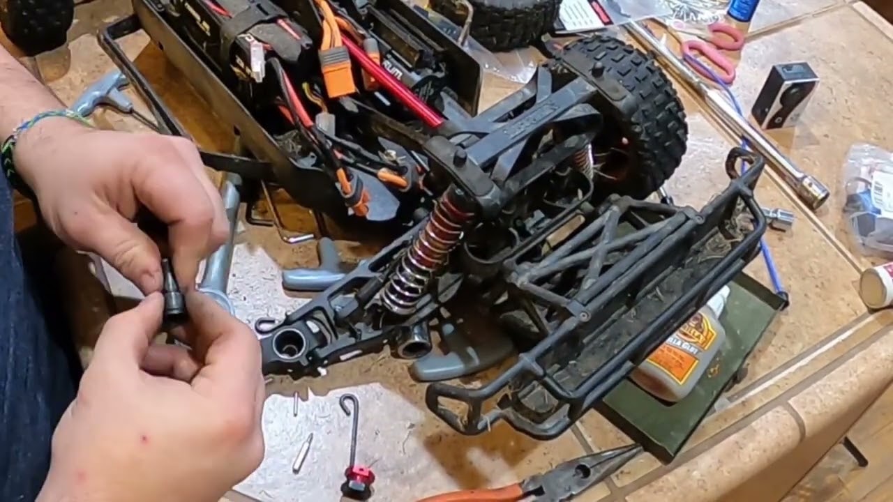 Arrma Mojave (Rear wheel hub) and bearing removal