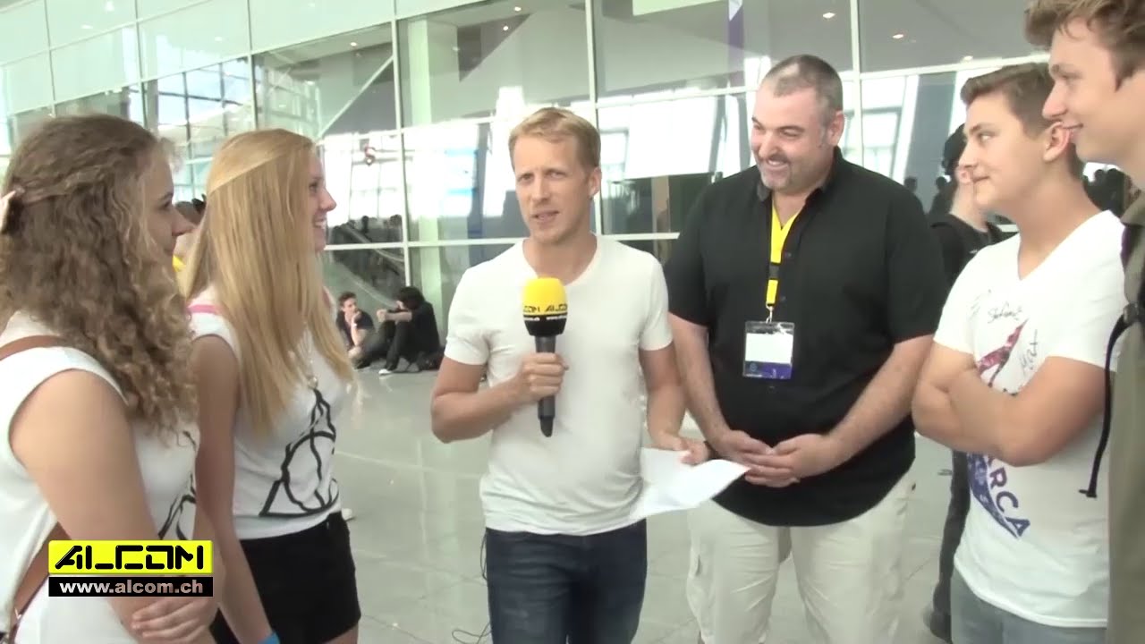 Oliver Pocher verlost eine XBOX One an der Gamescom 2015 von ALCOM.CH