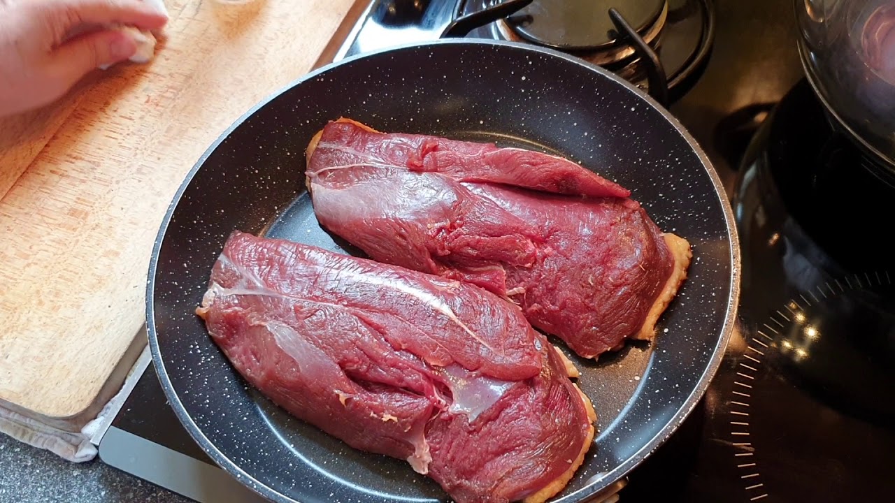 MAGRETS DE CANARD SAUCE AU POIVRE VERT ET NAVETS GLACÉS