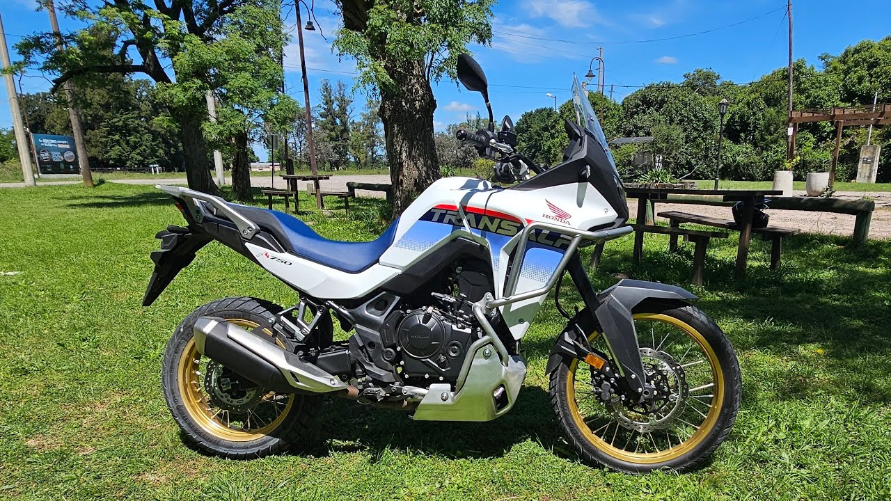 Review Honda Transalp xl 750 la moto ideal para dar la vuelta al mundo 