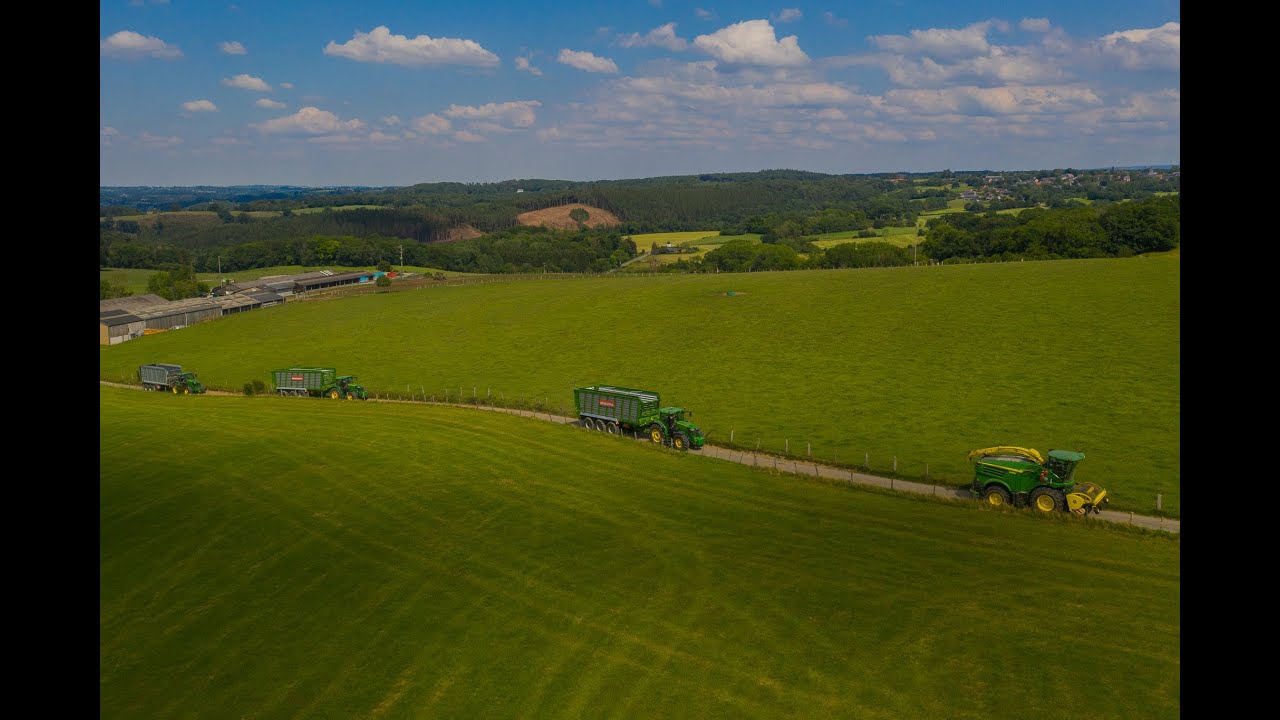 Evrard à l'Ensilage d'herbe 🤩 - John Deere Power 🔥 - 🐄  Ferme des Grand Trix 🐄 - Bergmann and Fliegl
