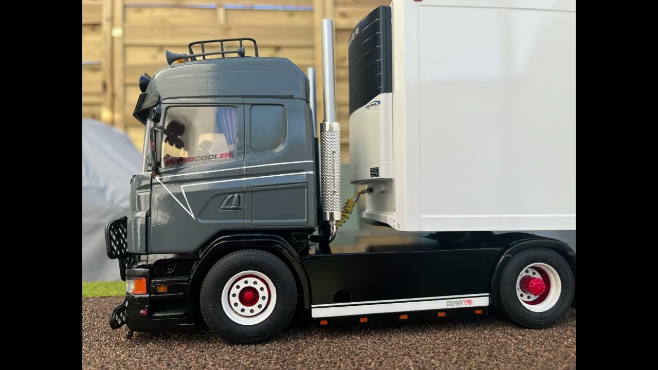 ITALERI Scania R730 V8 Frigo Trailer 1/24