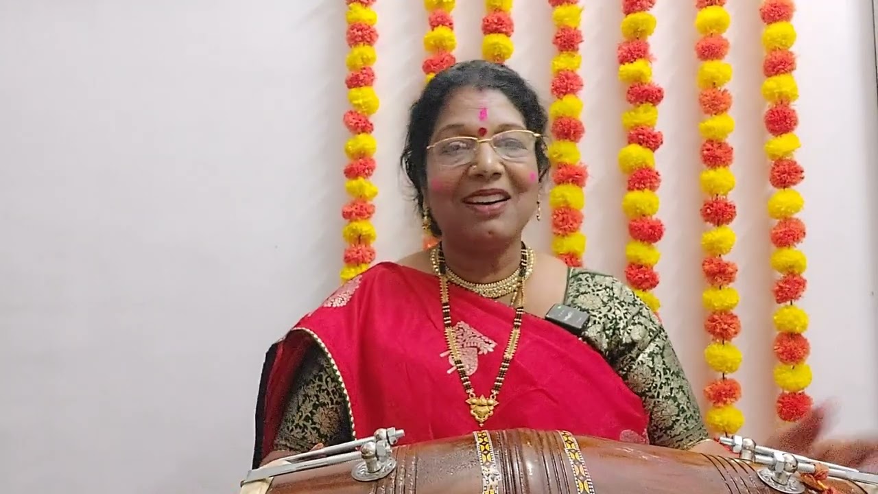 #Bhakti-Geet #Mataji Ka Holi Bhajan 🙏 ❤️ मंदरिया में उड़े रे गुलाल🤗👌