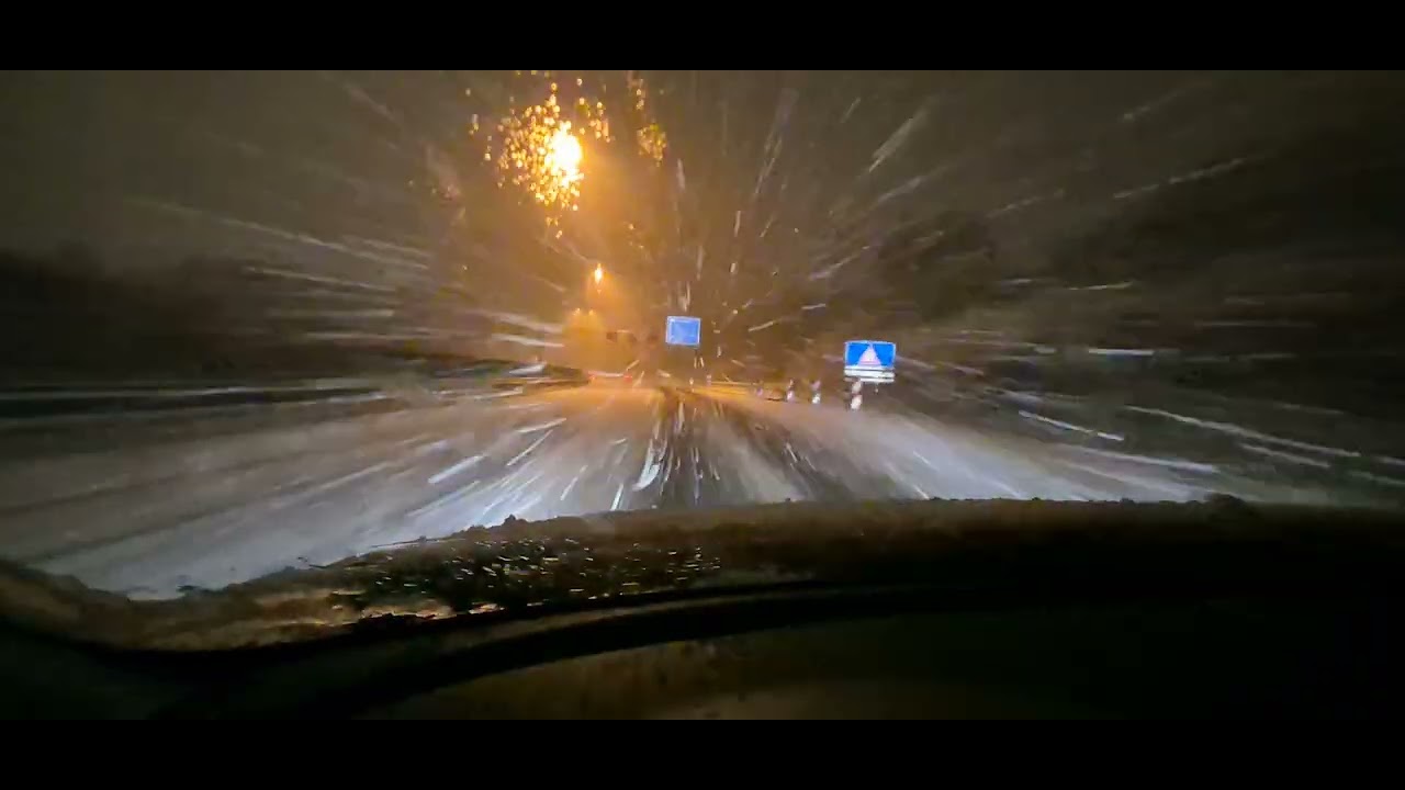 ALL SEASON TIRES Pirelli  Cinturato All Season SF 3 XL 215/50 R17. On snowy weather.