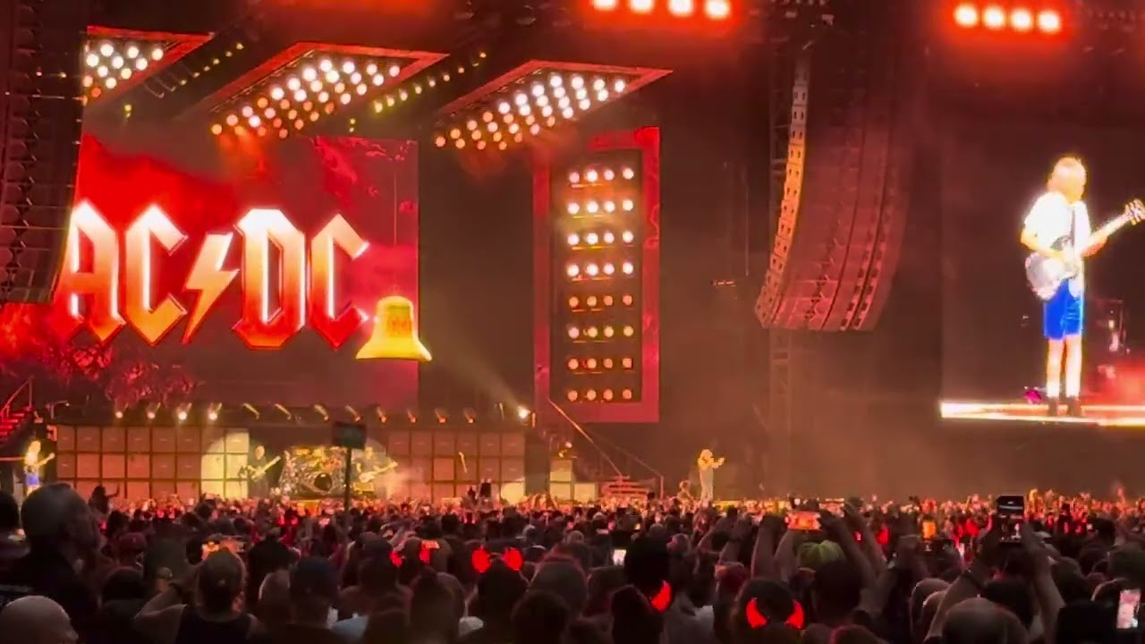 AC DC - Hells Bells - Paris 2025
