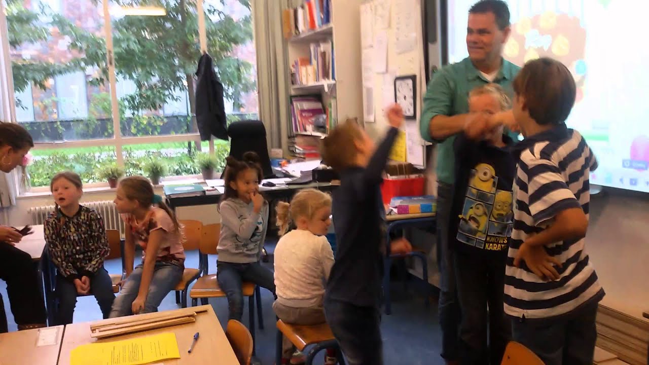 Roy jarig in de klas - Fatimaschool IJsselstein