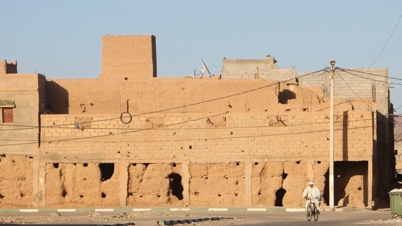 منازل ايلة للسقوط تهدد حياة سكان قصر تنسيطة اخشاع. زاكورة
