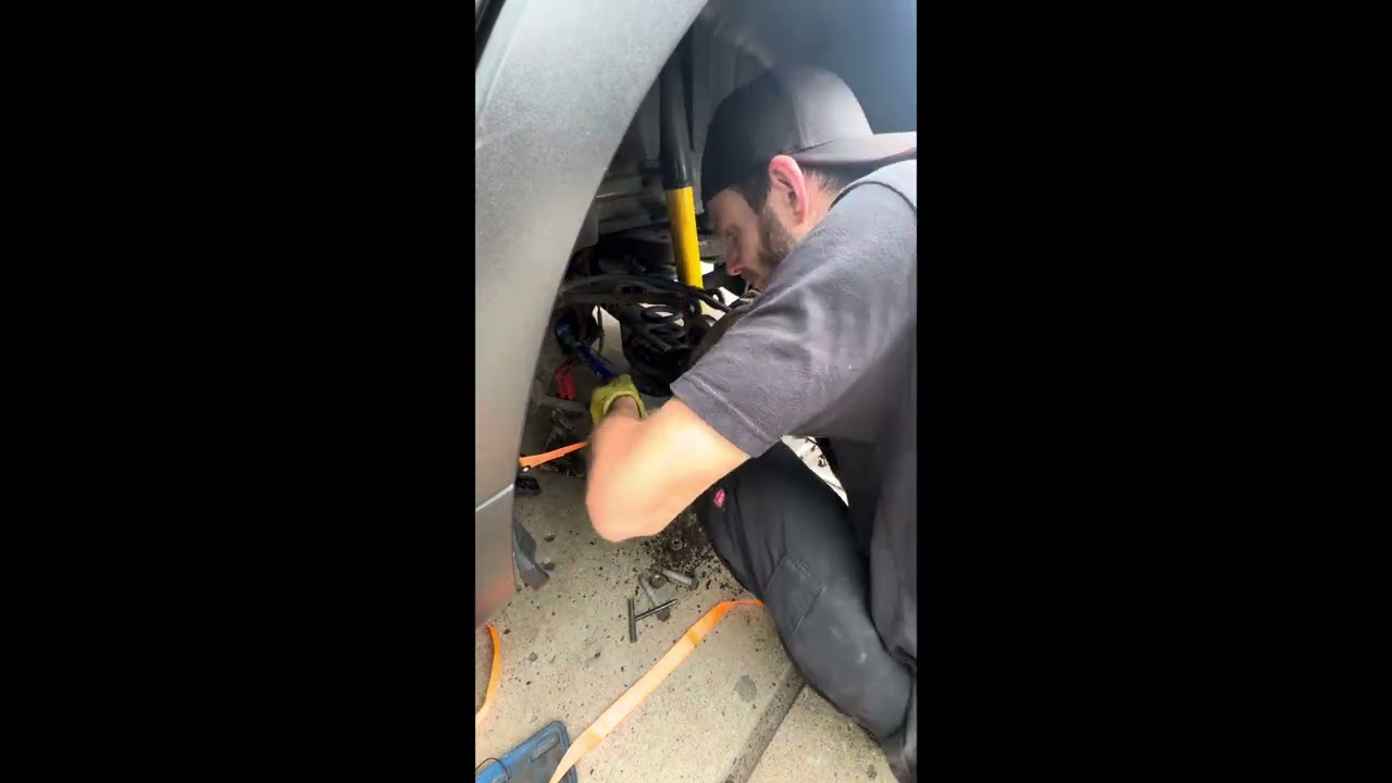 Removing the drivers rear knuckle to replace toe link bushing with FEBEST bushing 13 explorer sport
