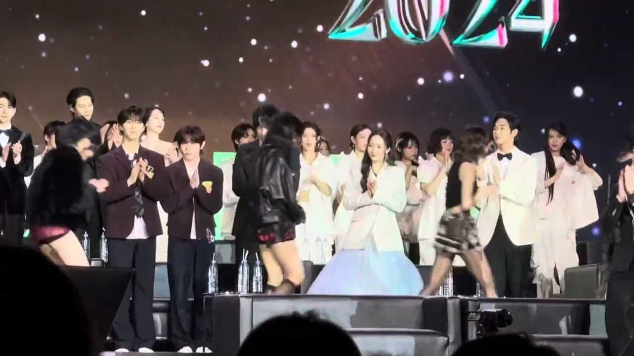 241227 IDOLS REACTION TO LE SSERAFIM DAESANG WINNER ANNOUNCEMENT @ 2024 ASIA ARTIST AWARDS #AAA2024