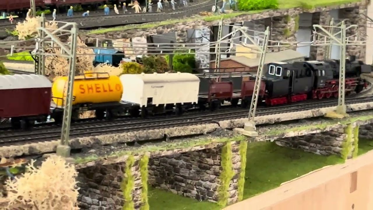 Märklin H0: Fahrvideo mit allen Ansichten der Anlage: BR 50, E424 