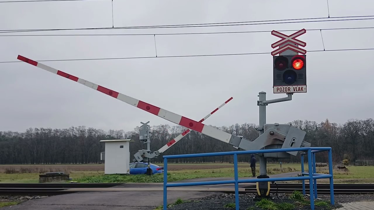 Železniční přejezd Záluží | P2413 | 6.12.2025