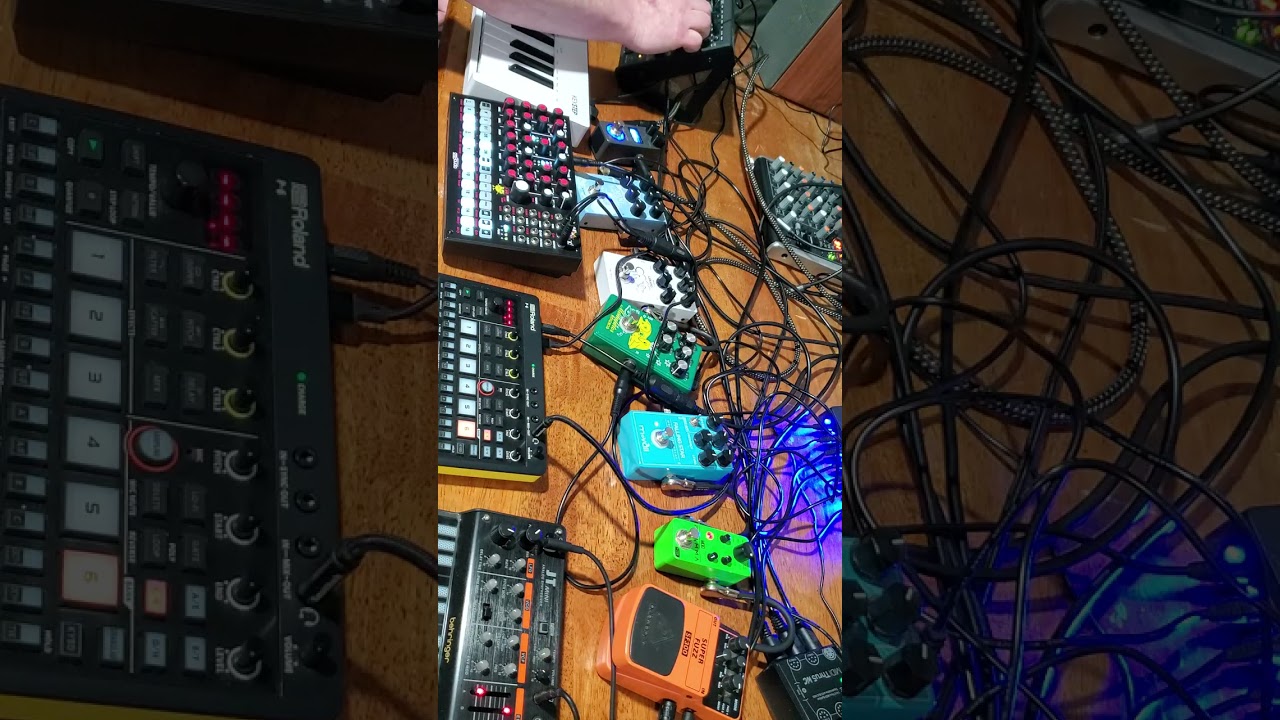 FLOWZR #behringergrind #cre8audioboomchick #rolandp6 #synthrenegades  #brosynthnetwork
