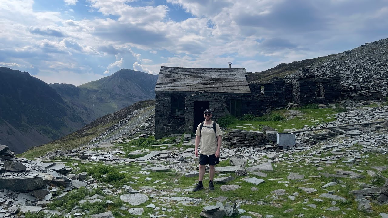 WE FOUND OUR FIRST BOTHY! 🙌  ( dubs hut bothy )