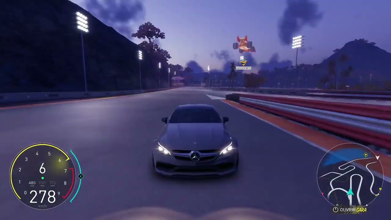 the crew motorfest mercedes c 63s sur piste +de 500chv