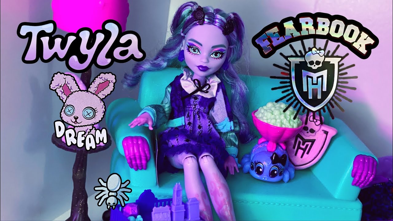 (Adult Collector) Monster High Twyla Fearbook Unboxing!