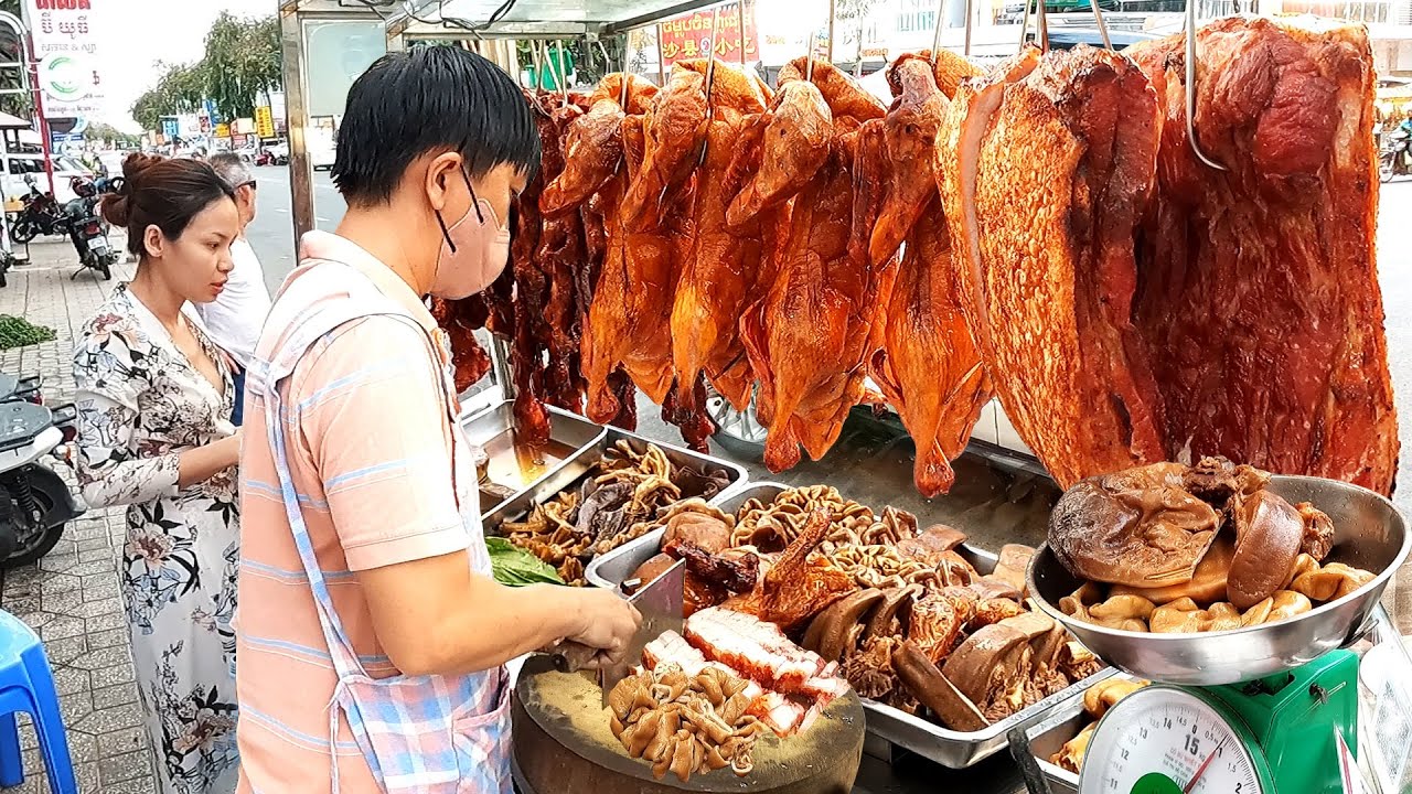 He's Got Perfect Crispy Pork Chopping Skills! Cambodia street food
