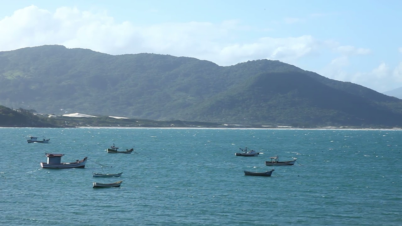 Sinta o som do mar e do vento na Praia de Garopaba.