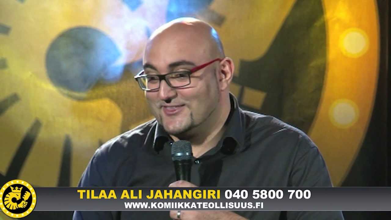 Stand up koomikko Ali Jahangiri keikalla osa 1/2.