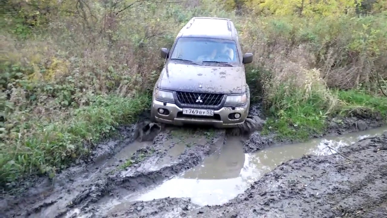 Mitsubishi Pajero Sport vs Lexus GX 470 off road comparison