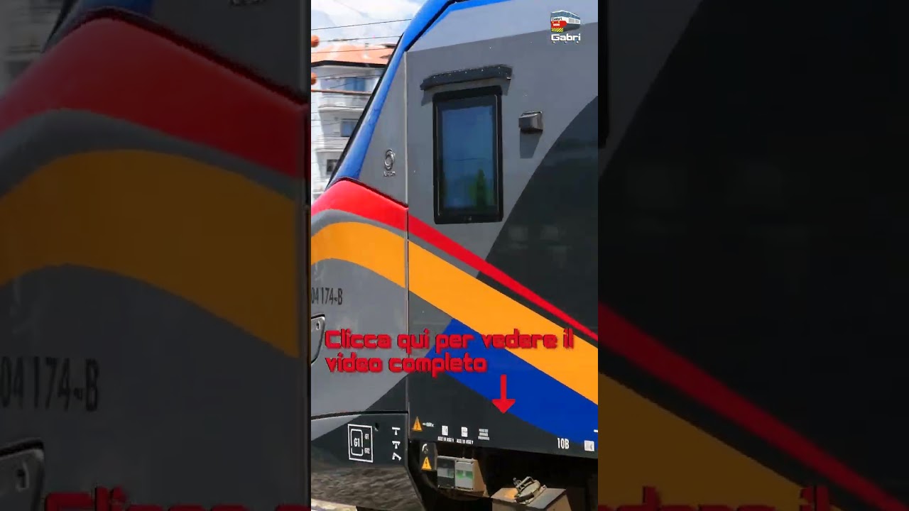 The Italian train ETR 104 POP passes through Benevento station for the first time. #shorts