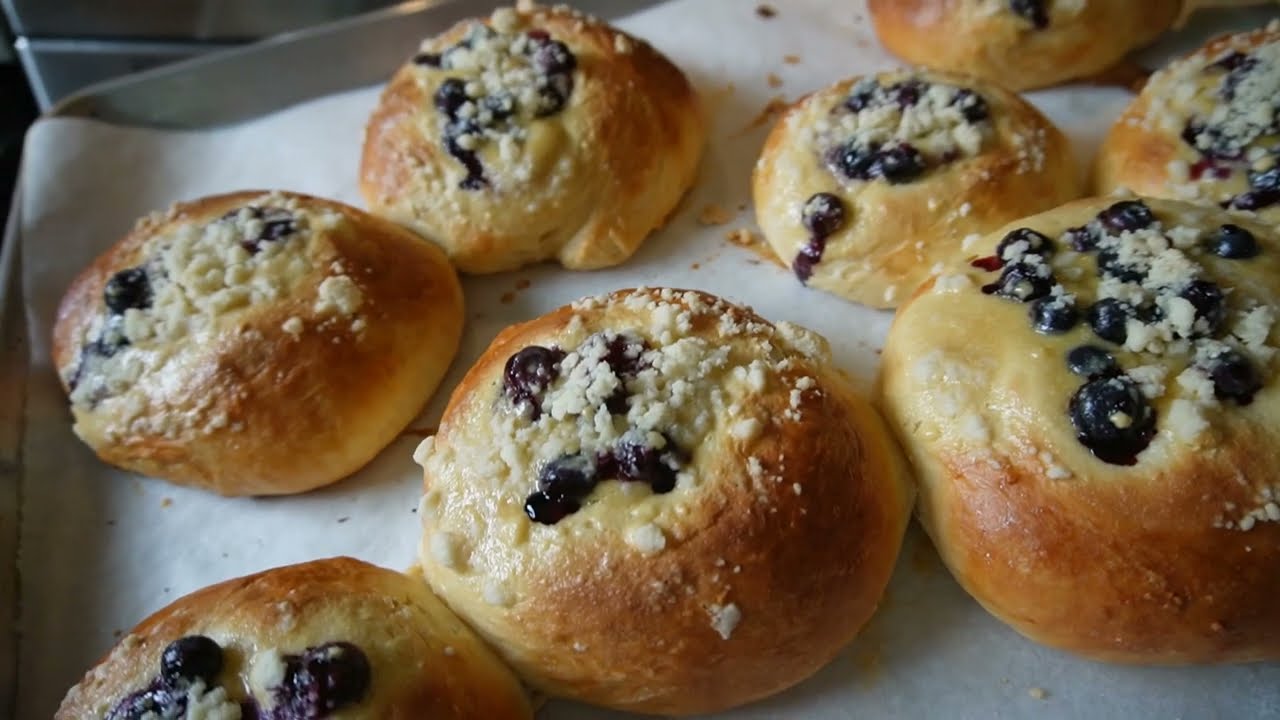 Impressive Blueberry Cream Cheese Sweet Buns