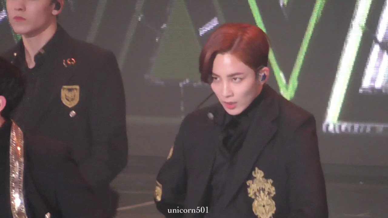 seoul music awards 2017  seventeen  Jeonghan focus