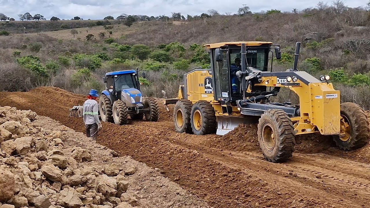 M&aacute;quinas pesadas voltaram a trabalhar na constru&ccedil;&atilde;o do aer&oacute;dromo em Araruna pb