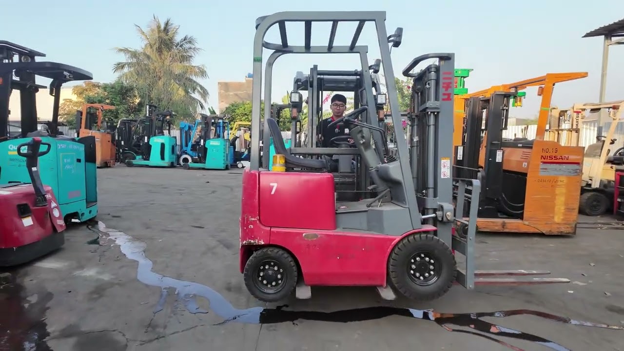 Xe nâng điện không hề 