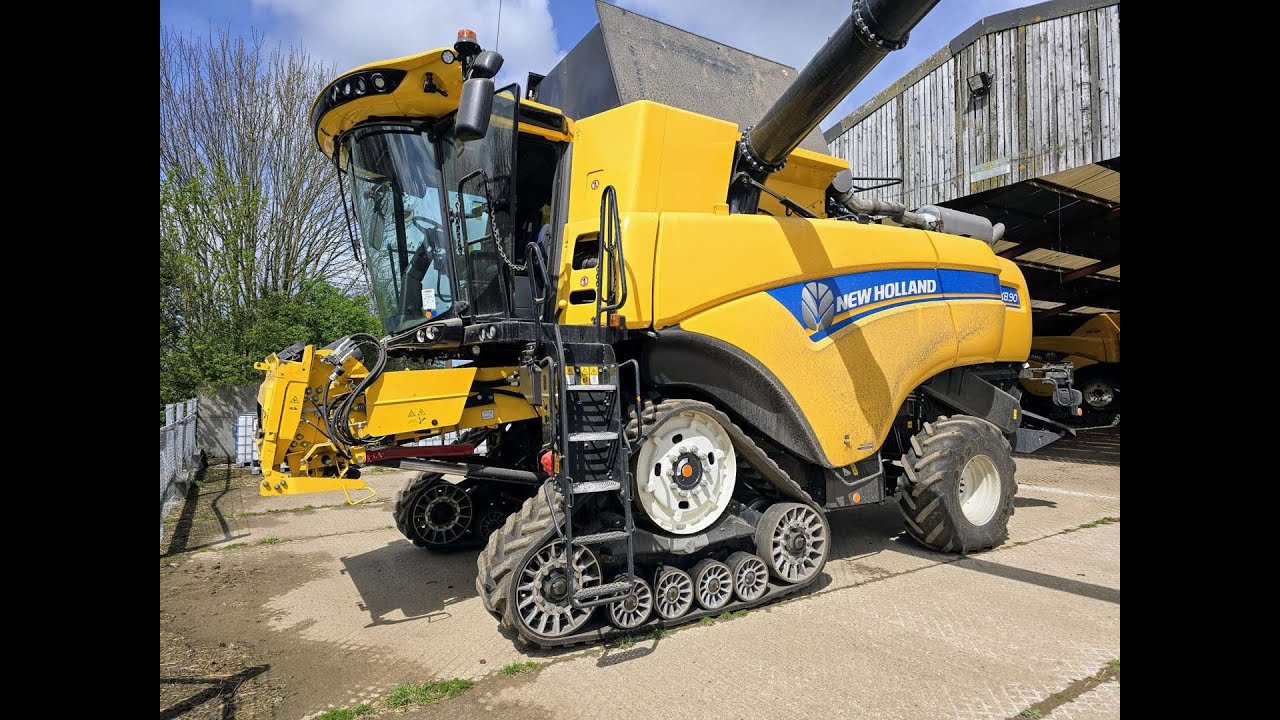 2022 New Holland CX8.90 Combine Harvester with New Holland Varifeed Header - WJ22 YNU 5167/3