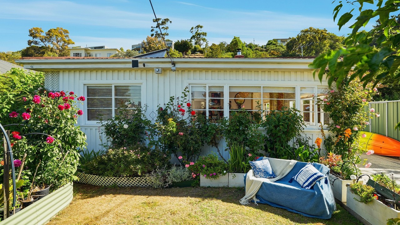 24 Ewing Avenue, Kingston Beach | Team Scarlett | Fall Real Estate