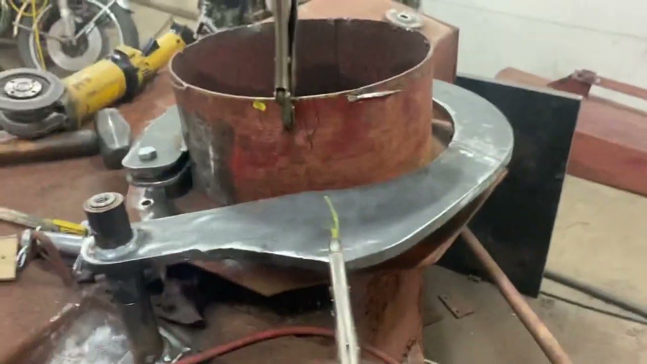 Snow blower hydraulic chute rotator