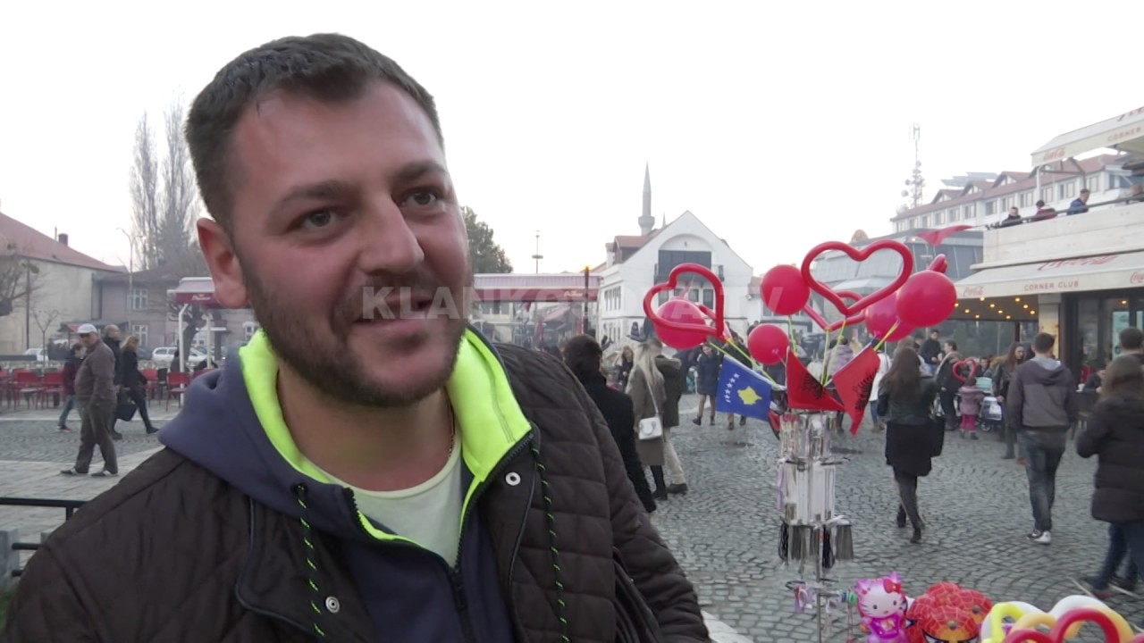 Ne Prizren krah flamurit shqiptar edhe ai turk, qytetaret te pakenaqur - 27.11.2016 - Klan Kosova