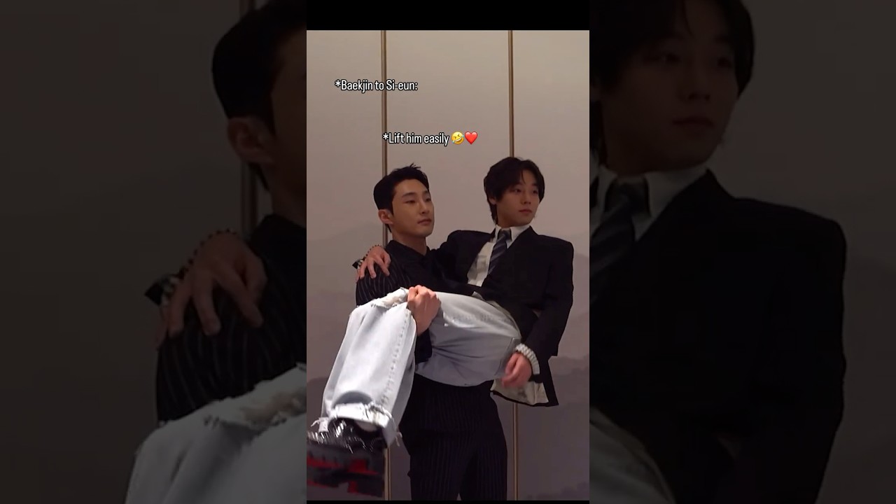 Baekjin easily carry Si-eun!🤣❓❤️they are more like bestie than enemies 🤏🏻 #youtubeshorts #shorts