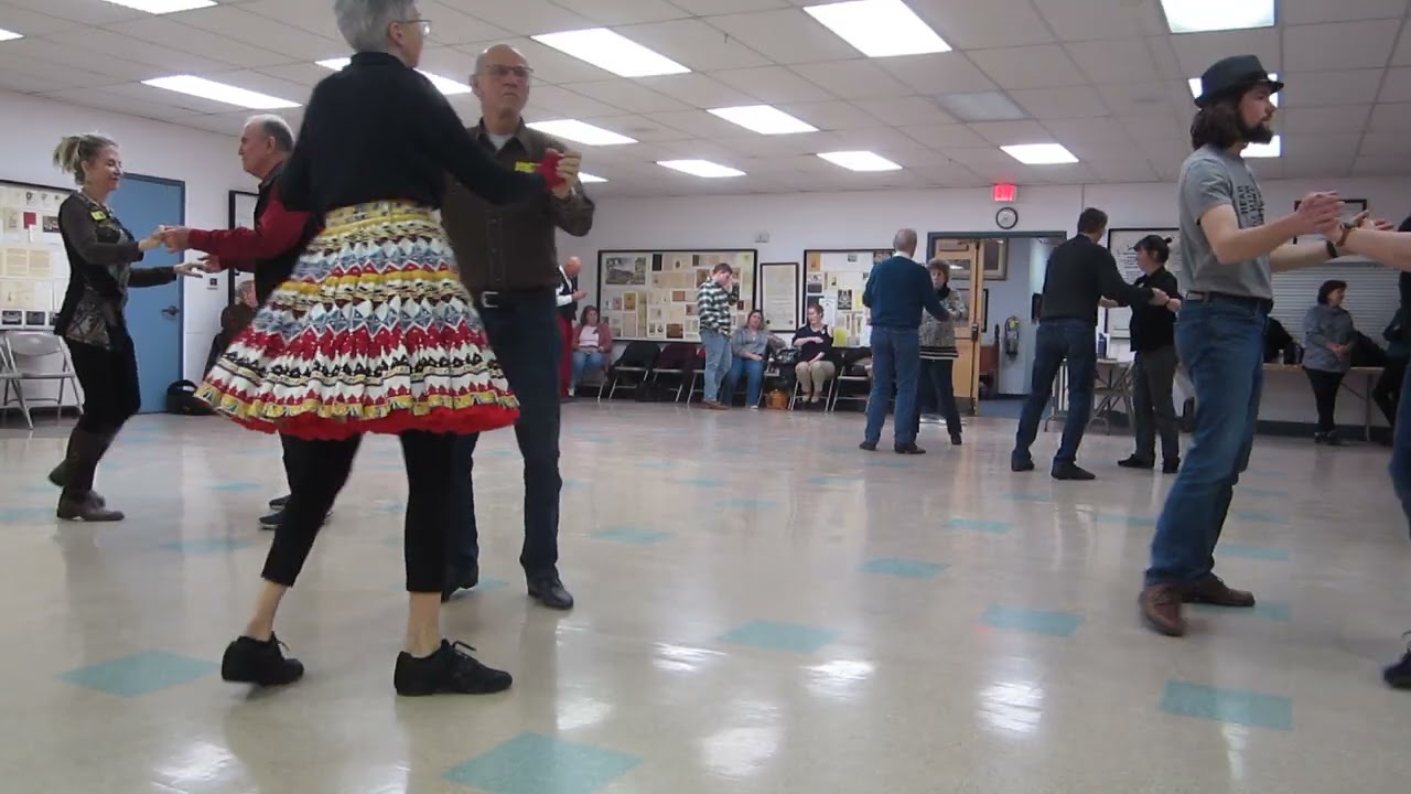 90 TOM DENNISTON CUES TWO ROUND DANCES: 