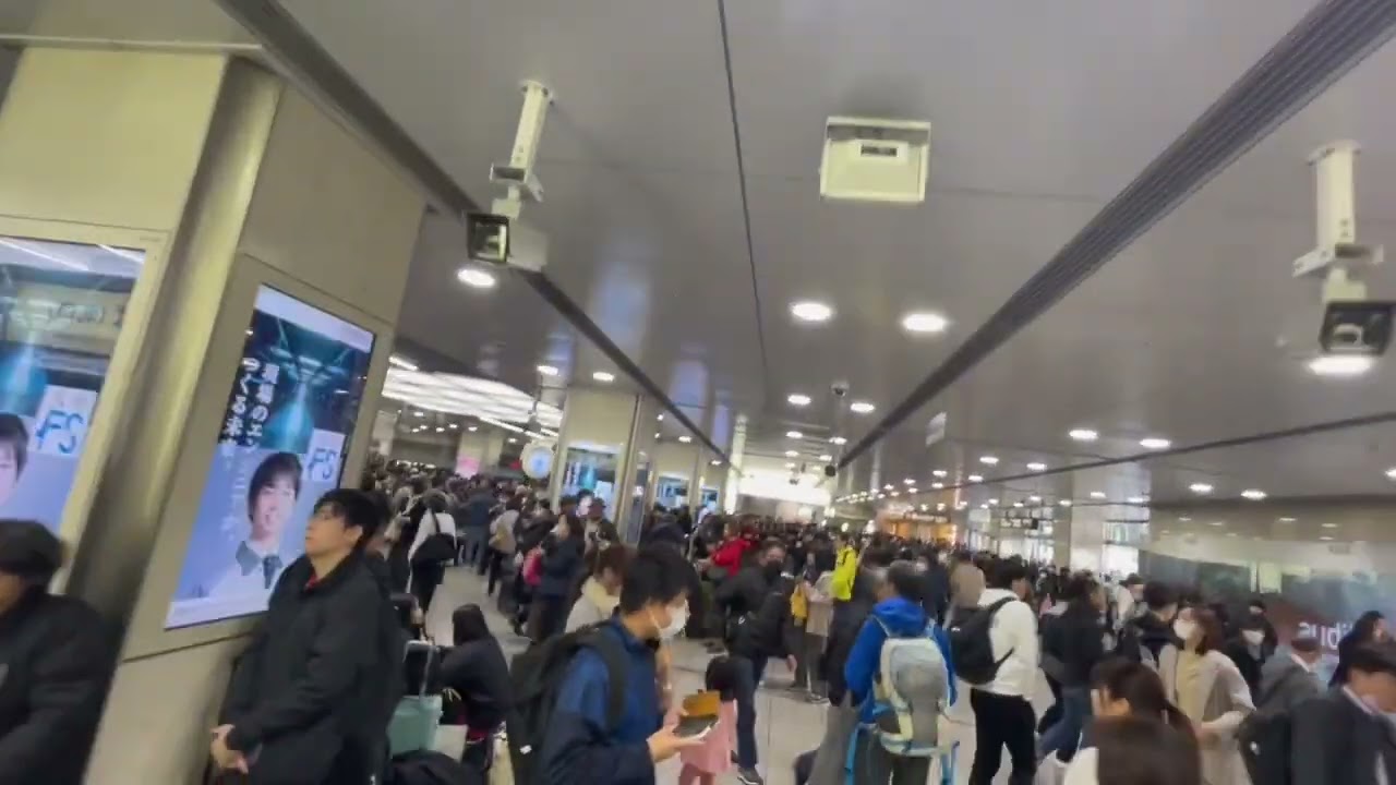 JR東海　名古屋駅　新幹線のりば　2024年11月23日(祝) 勤労感謝の日 09:55頃の様子　東海道新幹線  約90分遅れ