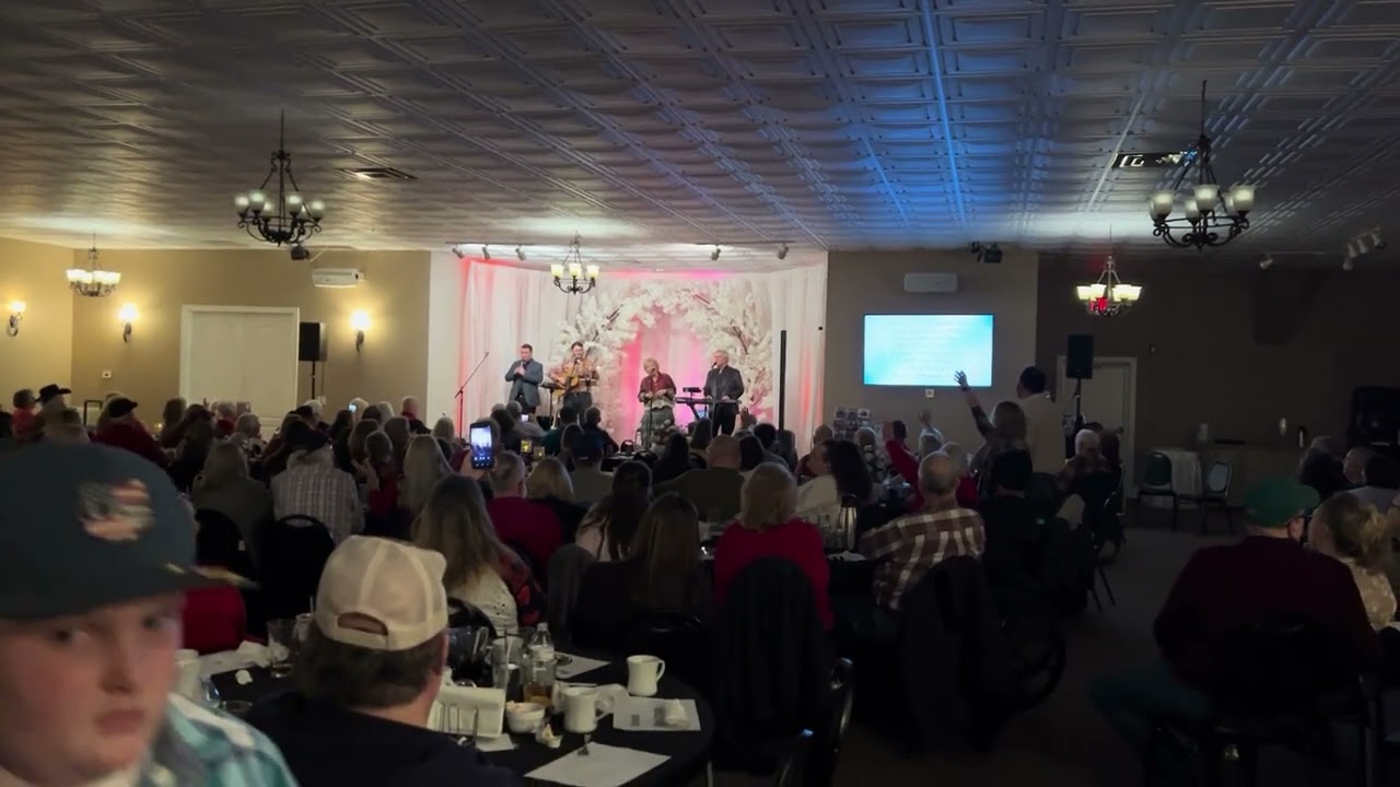 Jeff & Sheri Easter with David Burgess sing the classic “Thank You Lord For Your Blessings On Me” 