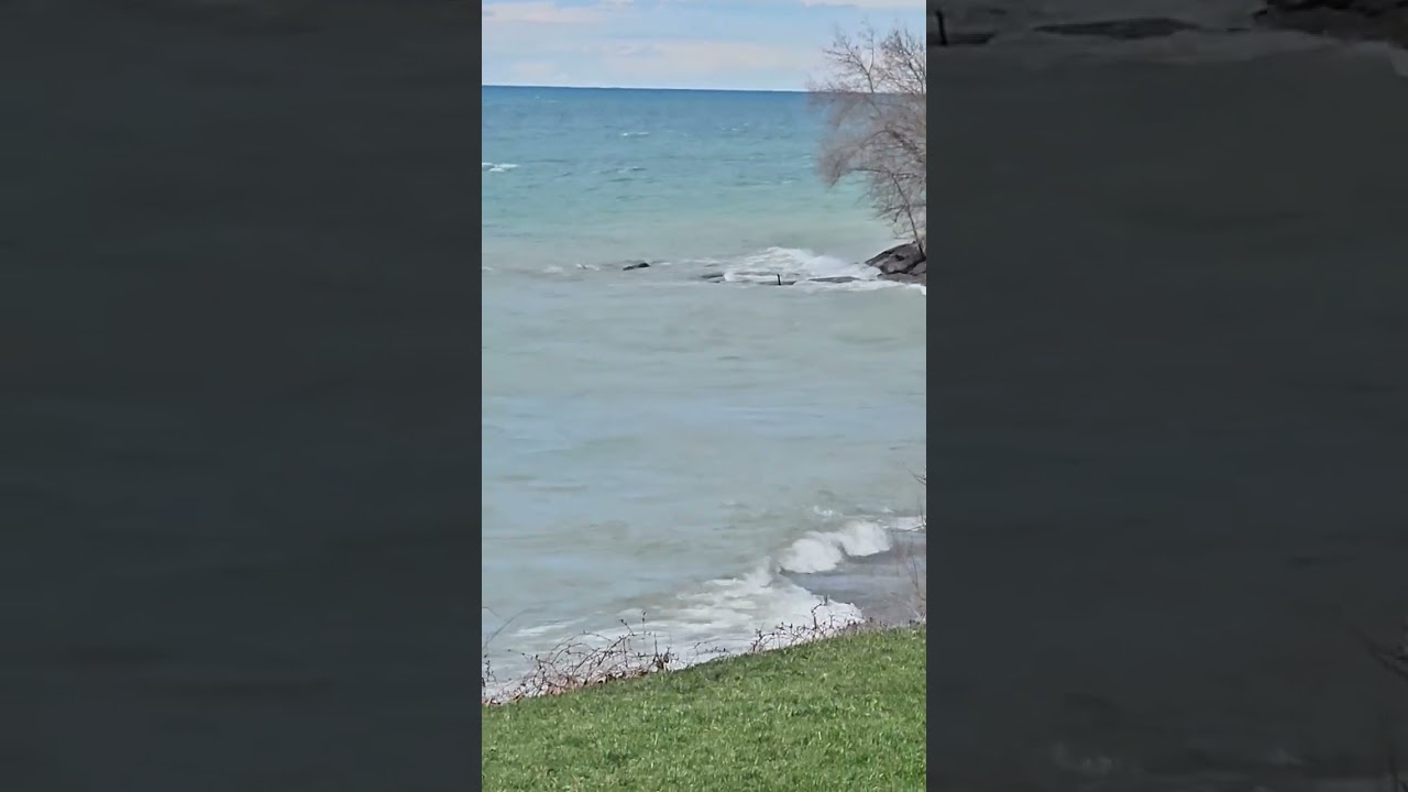 The Best Spot to See the Lake Ontario with the view of Toronto Skyline #discoveringcanada #Niagara