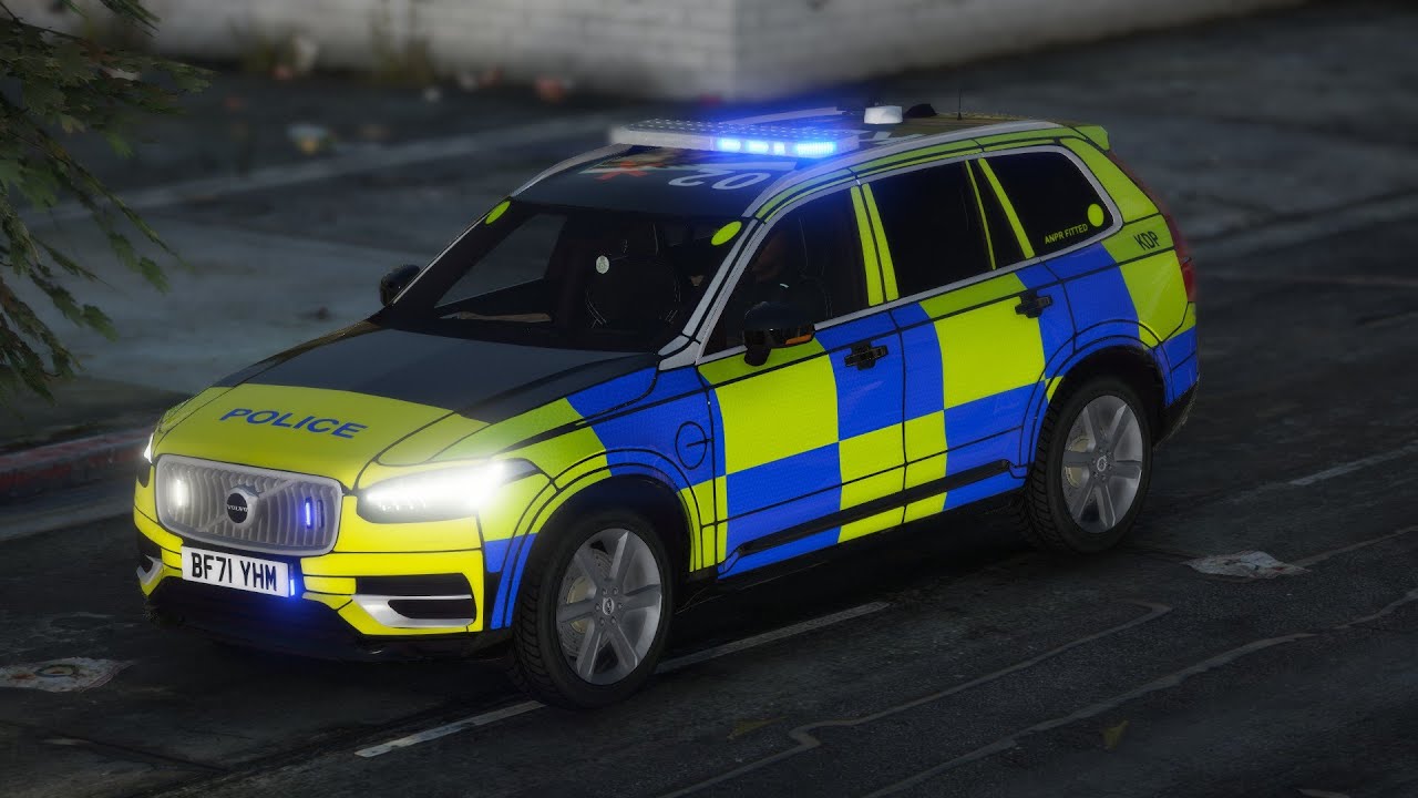 GTA V - LSPDFR 0.4.9🚔 - Volvo XC90 Patrol | Man Armed With Antique Rifle - 4K