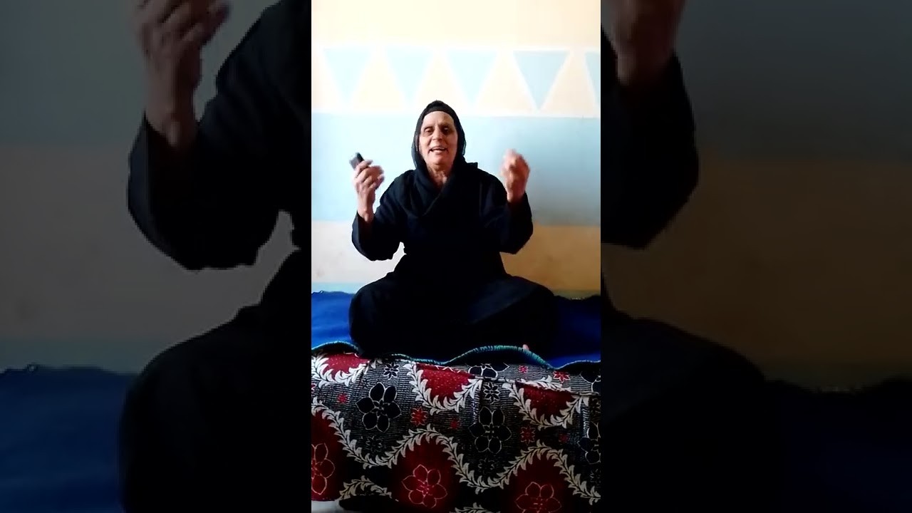 المرنمه ام نزيه ترنيمه الازمه عدت