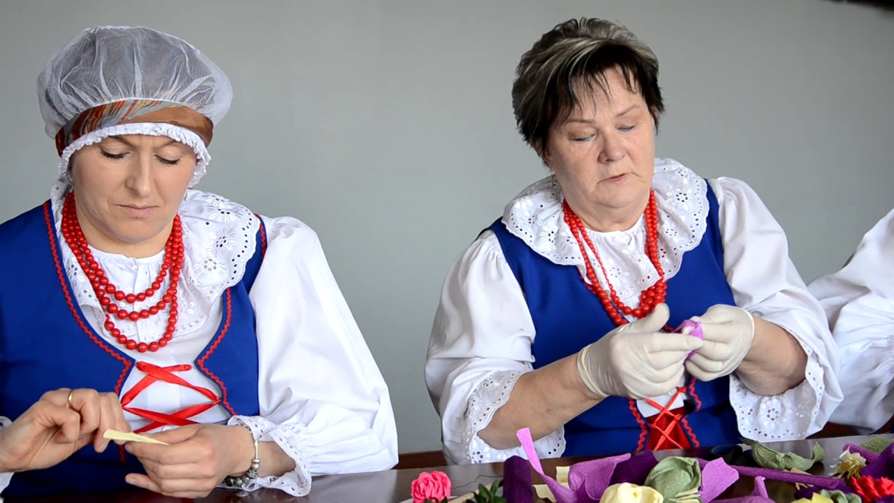 Tworzenie kwiatów i zdobienie palmy wielkanocnej. Zespół 