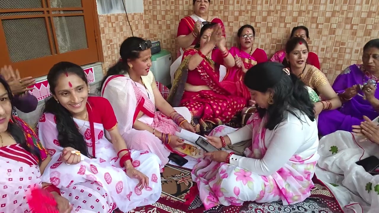 हमारी प्यारी सी महिला मंडली होली गाते हुए मस्त 🥰🥰🥰🥰🙏@#Trendjng#🥰🥰🙏
