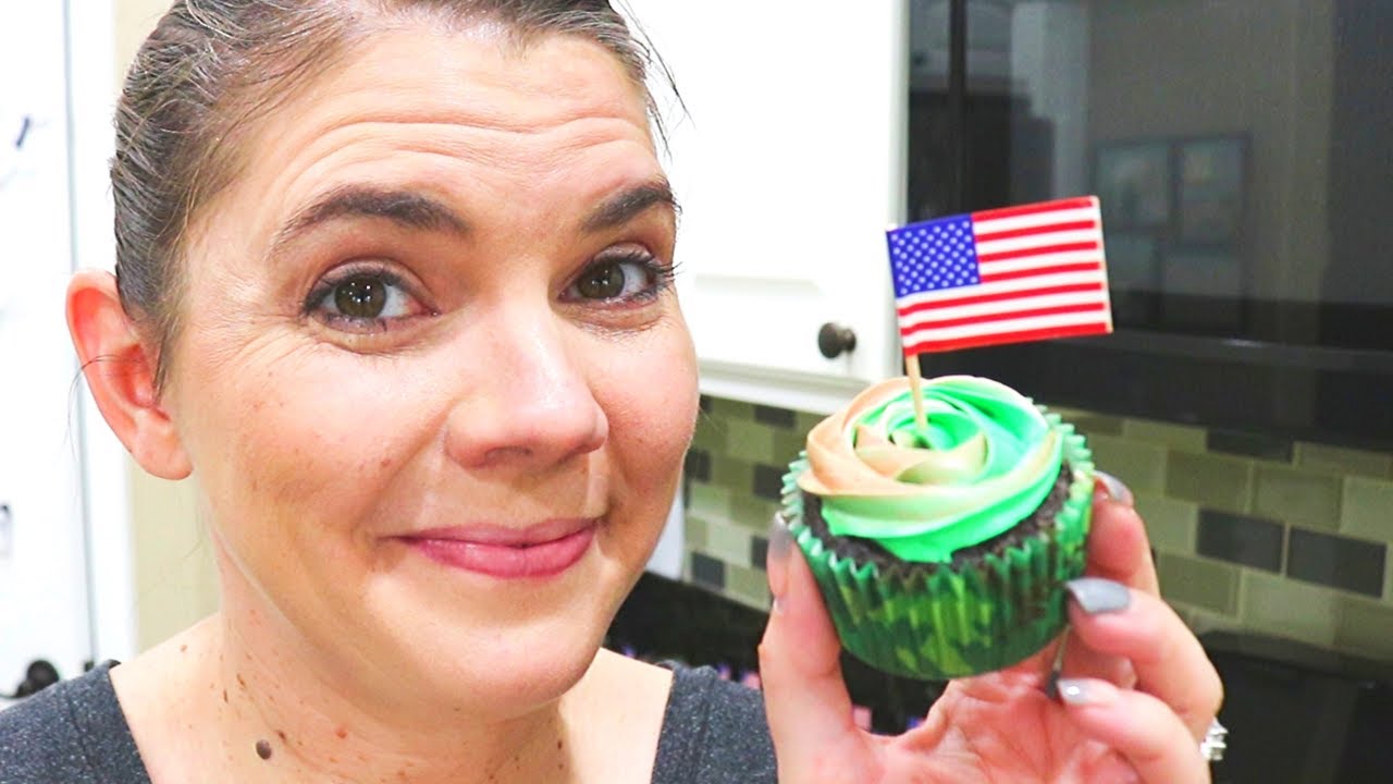 HOW TO MAKE CAMO CUPCAKES // 6 DOZEN CUPCAKES // BAKING MOM