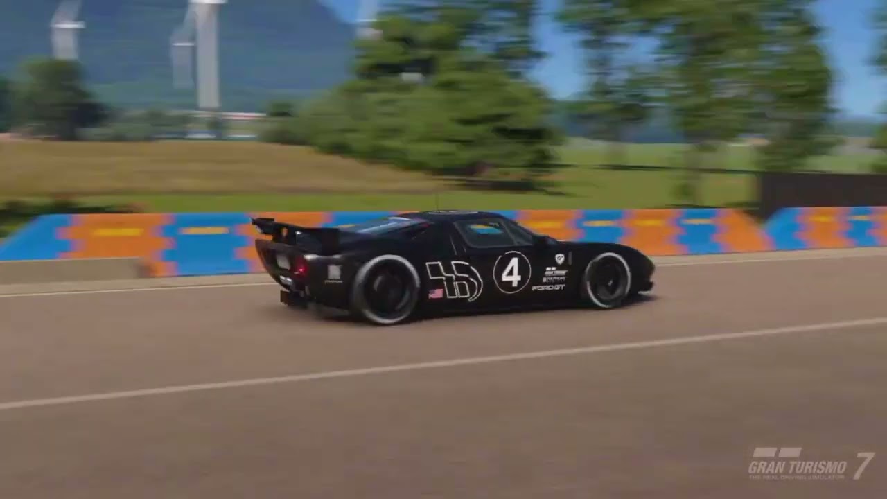 Aggressive overtaking in a Ford GT in Gran Turismo 7