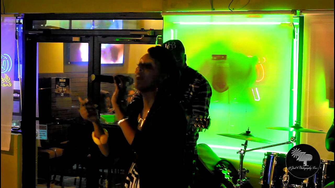 Kalila Foy @ 3IN1 CAFE' singing 