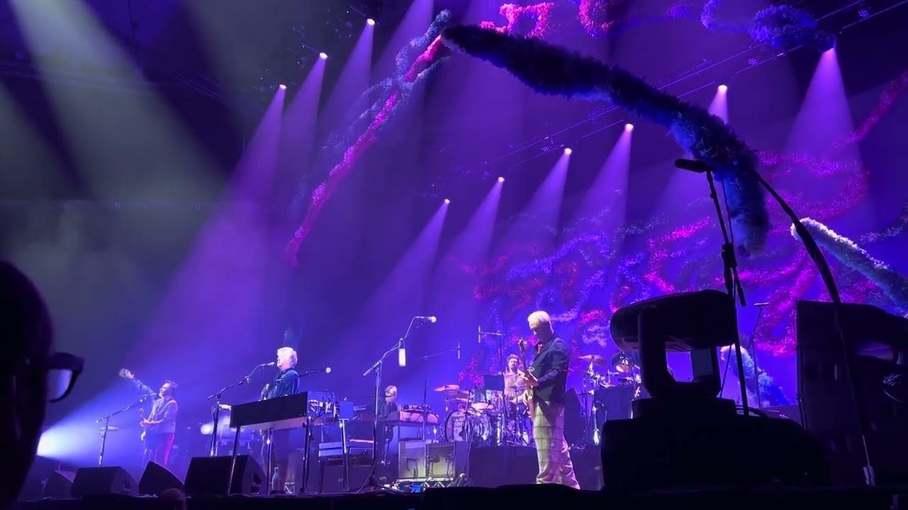 It's Only Natural: Crowded House LIVE, Madrid, ES, 27/10/2024