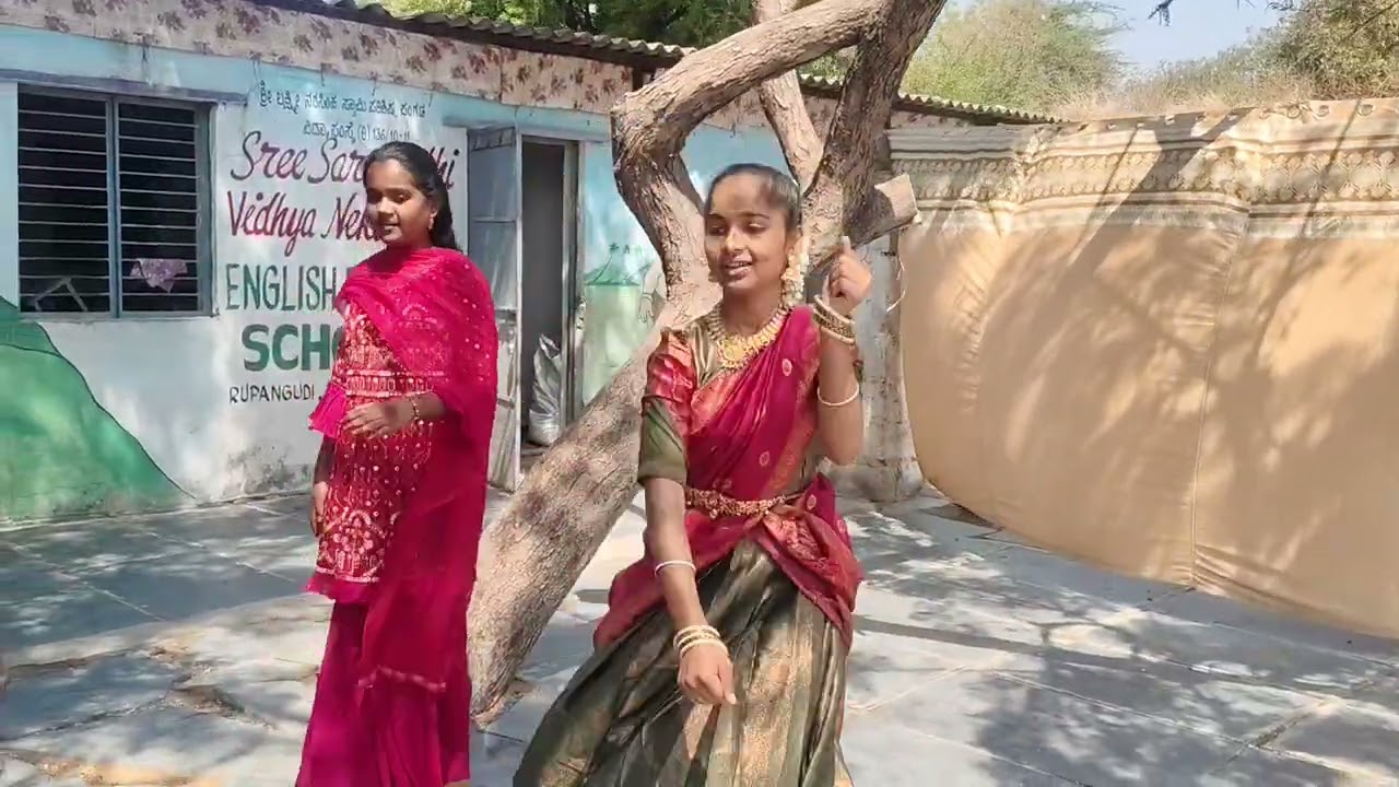 Gira gira song dance 