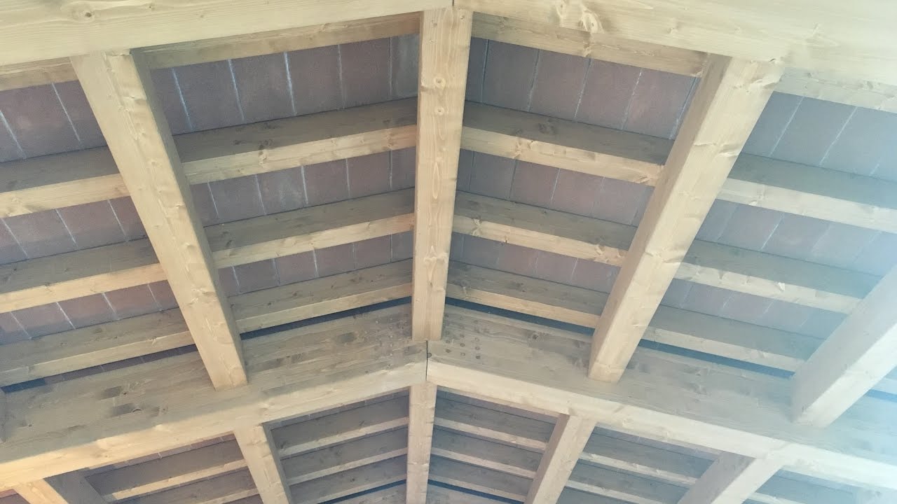 Copertura con Travi in Legno Lamellare e Pianelle in Laterizio