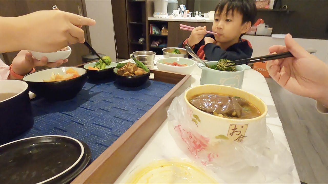 月子中心vlog｜微波社區年終免費冰油飯+米粉｜月子餐桌日常