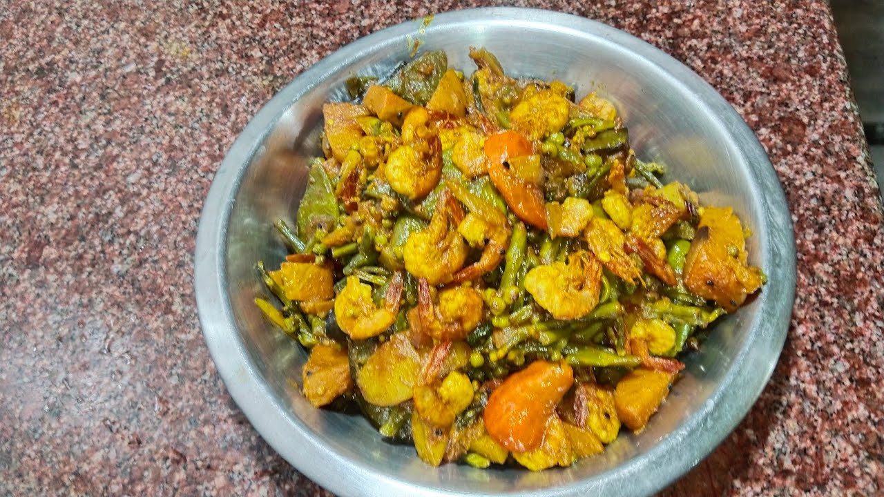 চিংড়ি মাছ দিয়ে পুইমি তুলি সমস্ত সবজি দিয়ে চচ্চড়ি